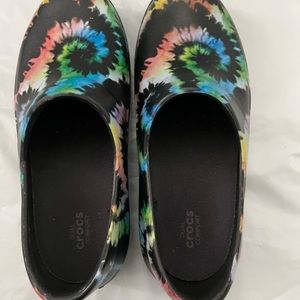 Crocs Dual comfort tie dye size 9  PRICE REDUCED